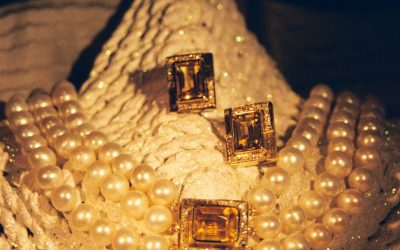 Colar de pérolas Akoya com fecho em ouro amarelo, citrino e diamantes …Brincos em ouro amarelo com citrino e diamantes